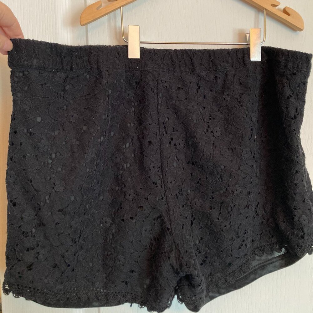 H&M Black Flower Lace Shorts –  (Chic & Feminine) size M